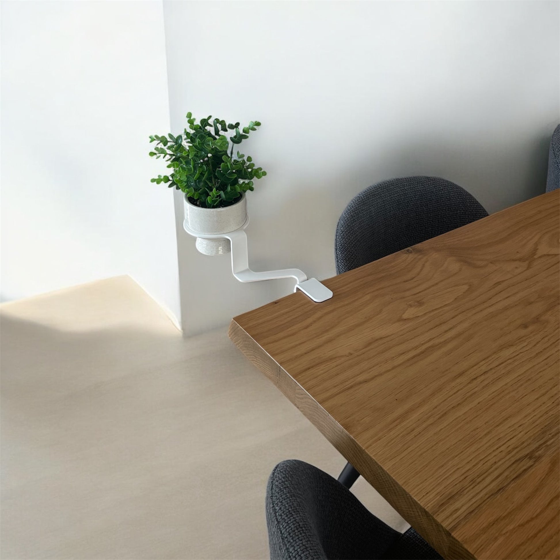 Desk plant floating holder